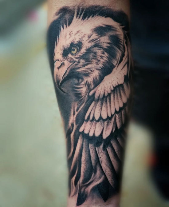 30 Eye-Catching Traditional Eagle Tattoos to Unleash Your Inner Strength |  Inku Paw