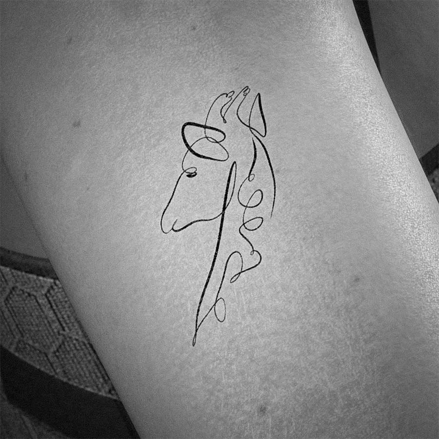 Simple Giraffe Tattoo Design