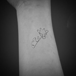 small giraffe tattoo design idea