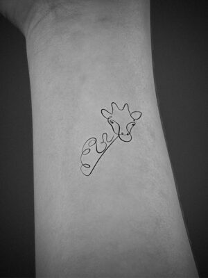 small giraffe tattoo design idea
